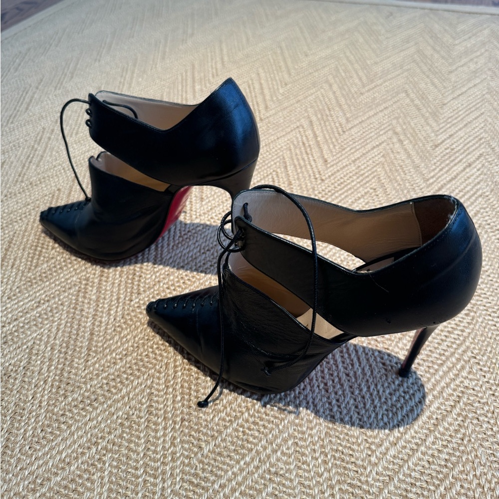Christian Louboutin lace up court shoes - Picture 3 of 5